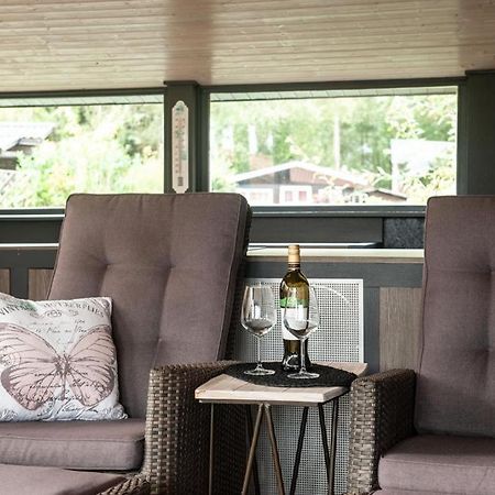 Prachtige Chalet Wabi Sabi Aan Het Water! Geel Exterior photo