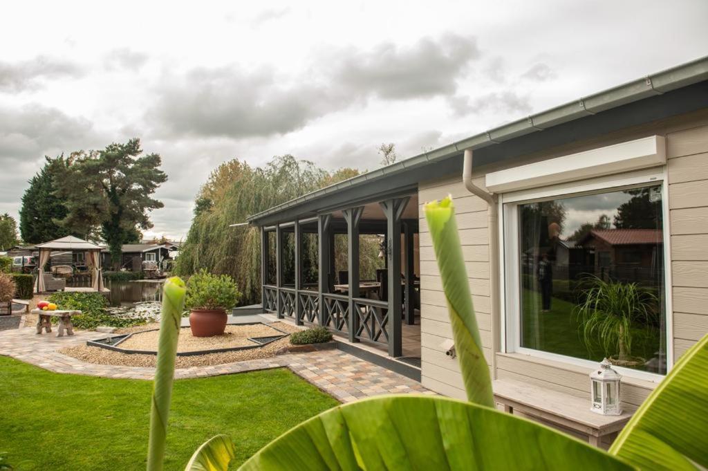 Prachtige Chalet Wabi Sabi Aan Het Water! Geel Exterior photo