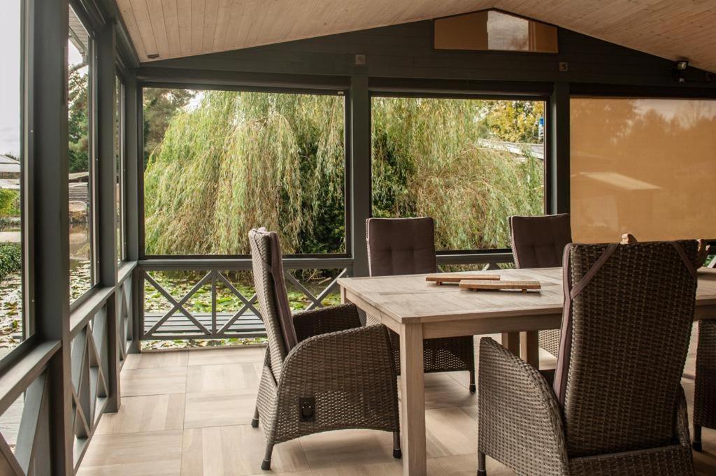 Prachtige Chalet Wabi Sabi Aan Het Water! Geel Exterior photo